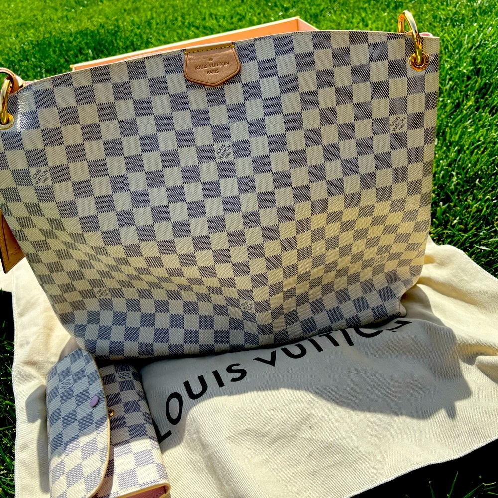 Graceful MM pink and white checkered hobo purse.
PLS DO NOT ASK ME TO SEND PICS